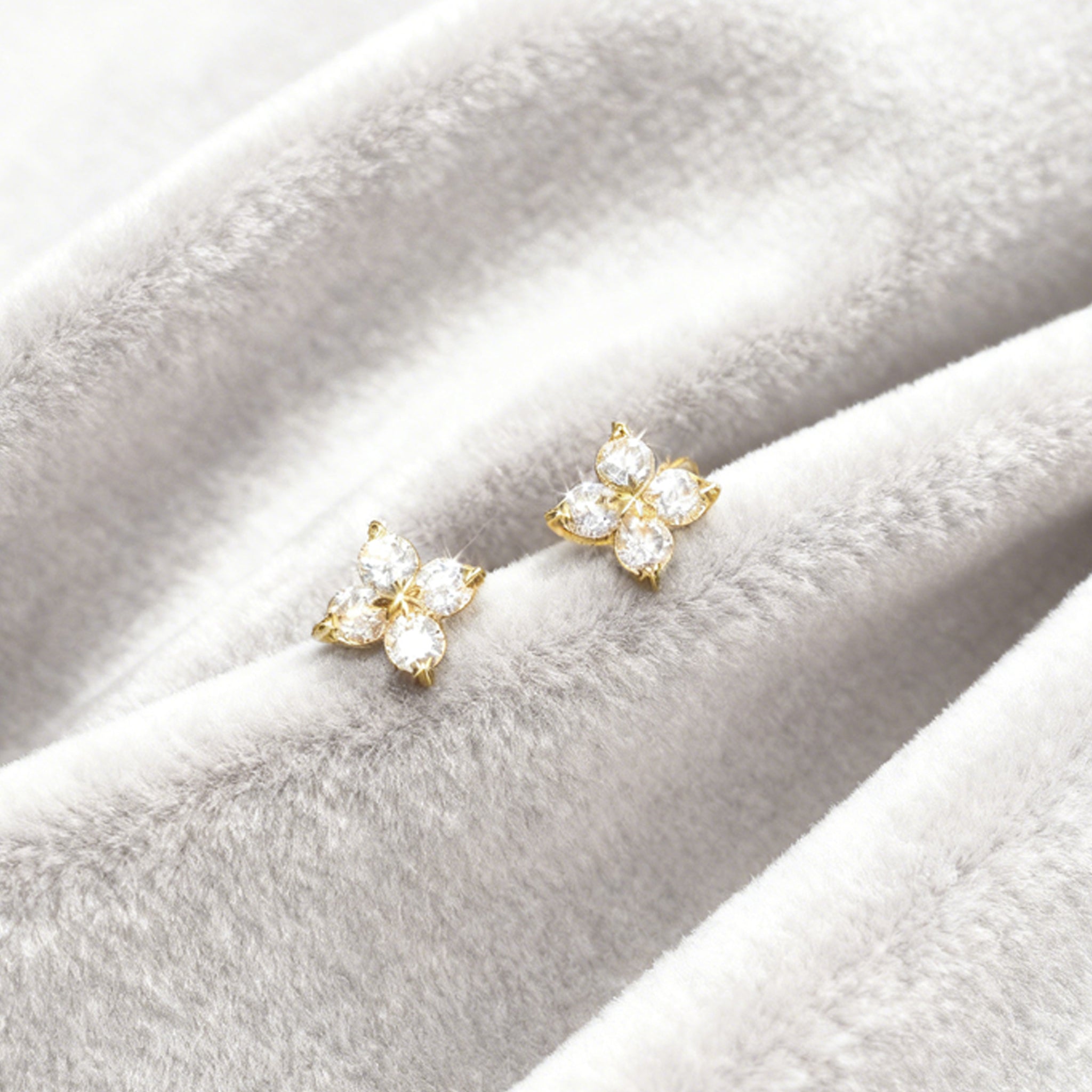 Four Petaled Starburst Lab Grown Diamond Earrings｜Gold-Set Diamond Floral Sparkle Accent